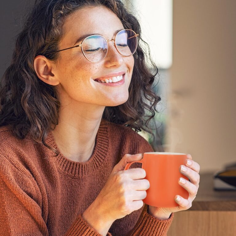 Self-Heating Ceramic Coffee Mug - Stable 130°F Temperature, 15W Wireless Phone Charging, 12.8 fl oz Capacity - USB-C Enabled