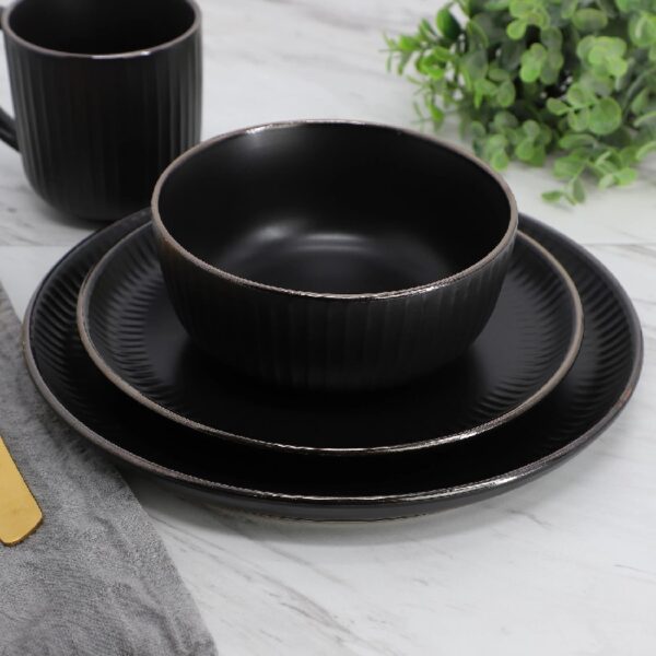 Leo 16 Piece Stoneware Dinnerware Set In Black