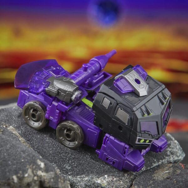 Legacy United Voyager Class Animated Universe Decepticon Motormaster Action Figure