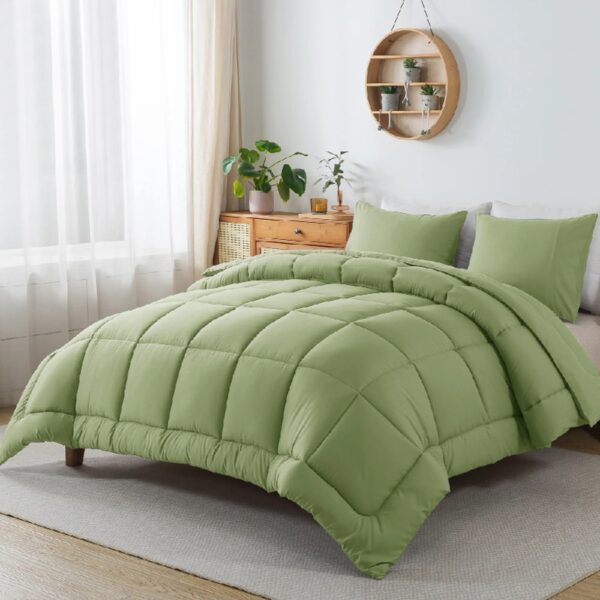 Queen Size 3-Piece All-Season Down Alternative Comforter Set Deep Black | Comforter + Pillow Cases Bedding Set | Hotel Grade Bed in a Bag by